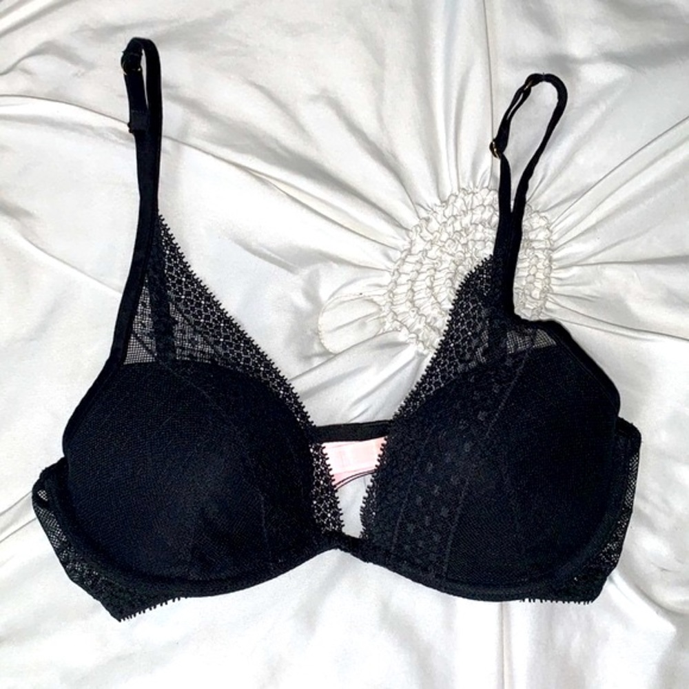 Size 32D Victoria’s Secret Lace Bra